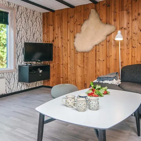 6 Person In Romo-by Traum