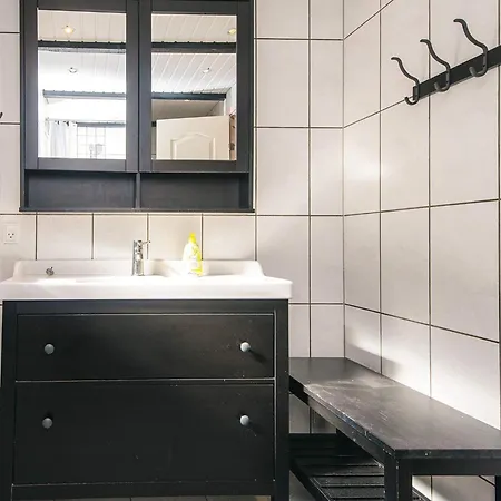 6 Person In Romo-by Traum